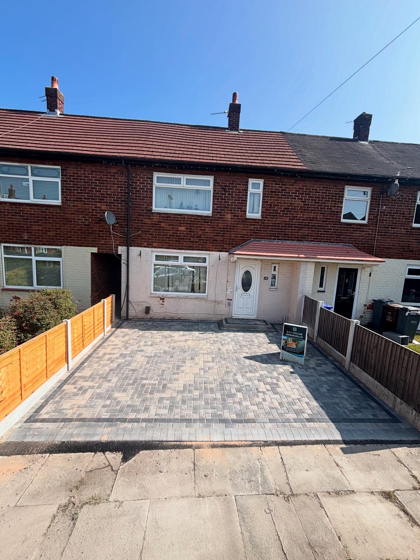 36 sqm slate grey block with charcoal border