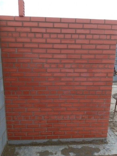 Tall clean red brick wall built by KDA Brickwork and Masonry