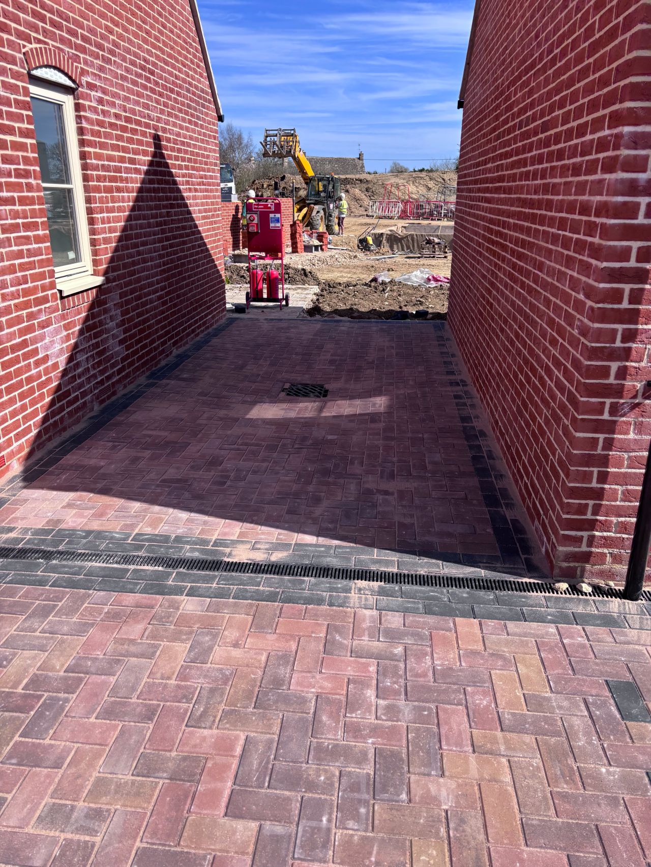 90° shared driveway — photo 3