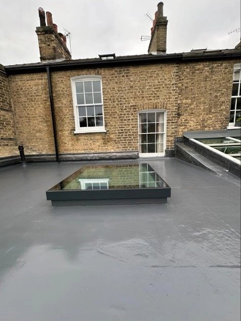 Single ply flat roof with rooflight