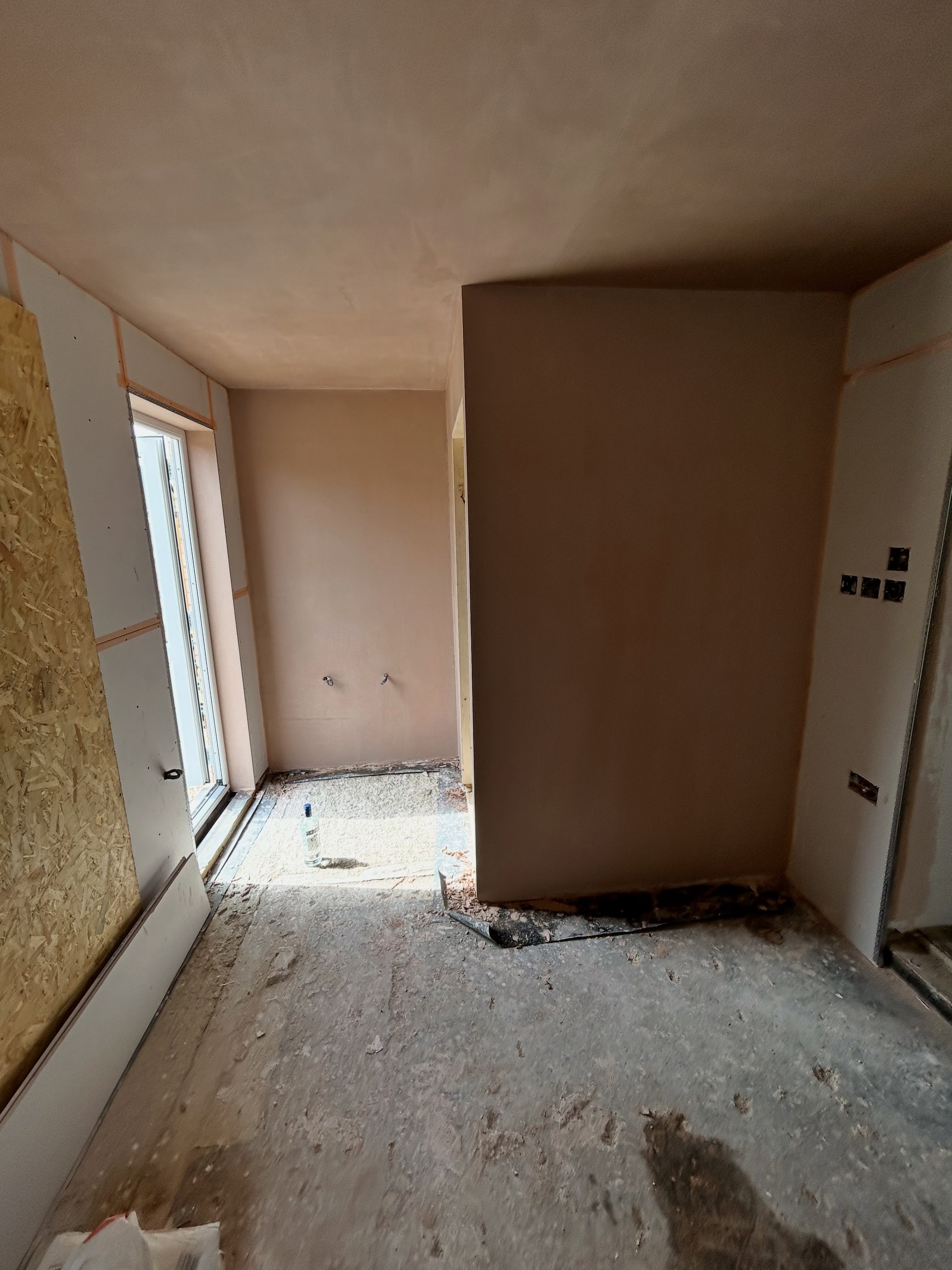 Freshly skimmed room in pink plaster