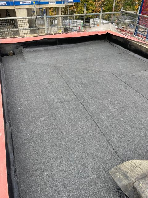 Two-layer felt roof completed